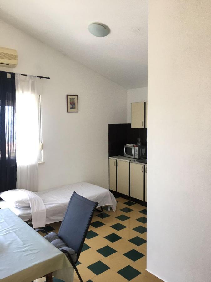 Sea View Apartments Подстрана Екстериор снимка